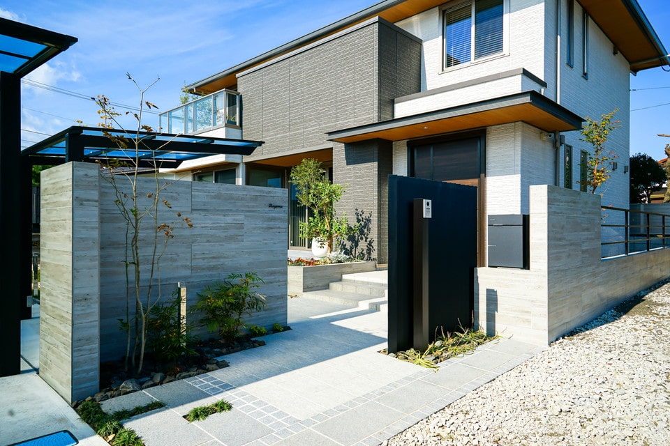 Read more about the article 仙台 宮城 積水ハウスの優雅なデザイン、古きを訪ね新しきを知る、そんな外構エクステリアとお庭