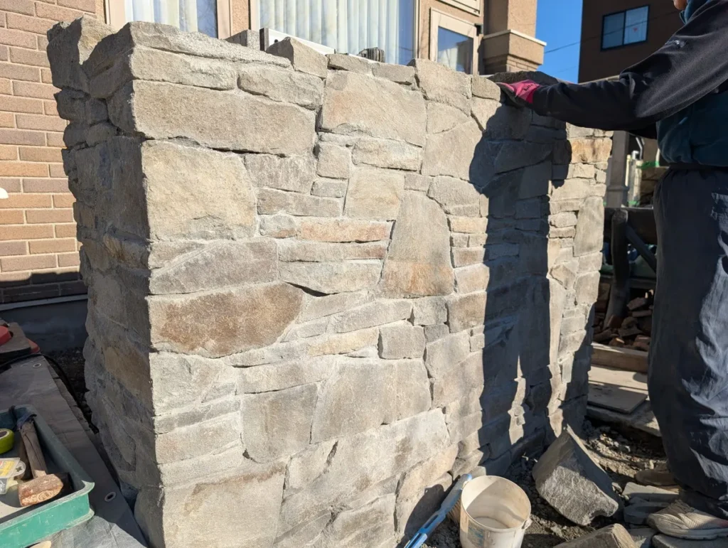 自然石を使った外構とお庭 - 仙台・宮城｜外構エクステリア工事